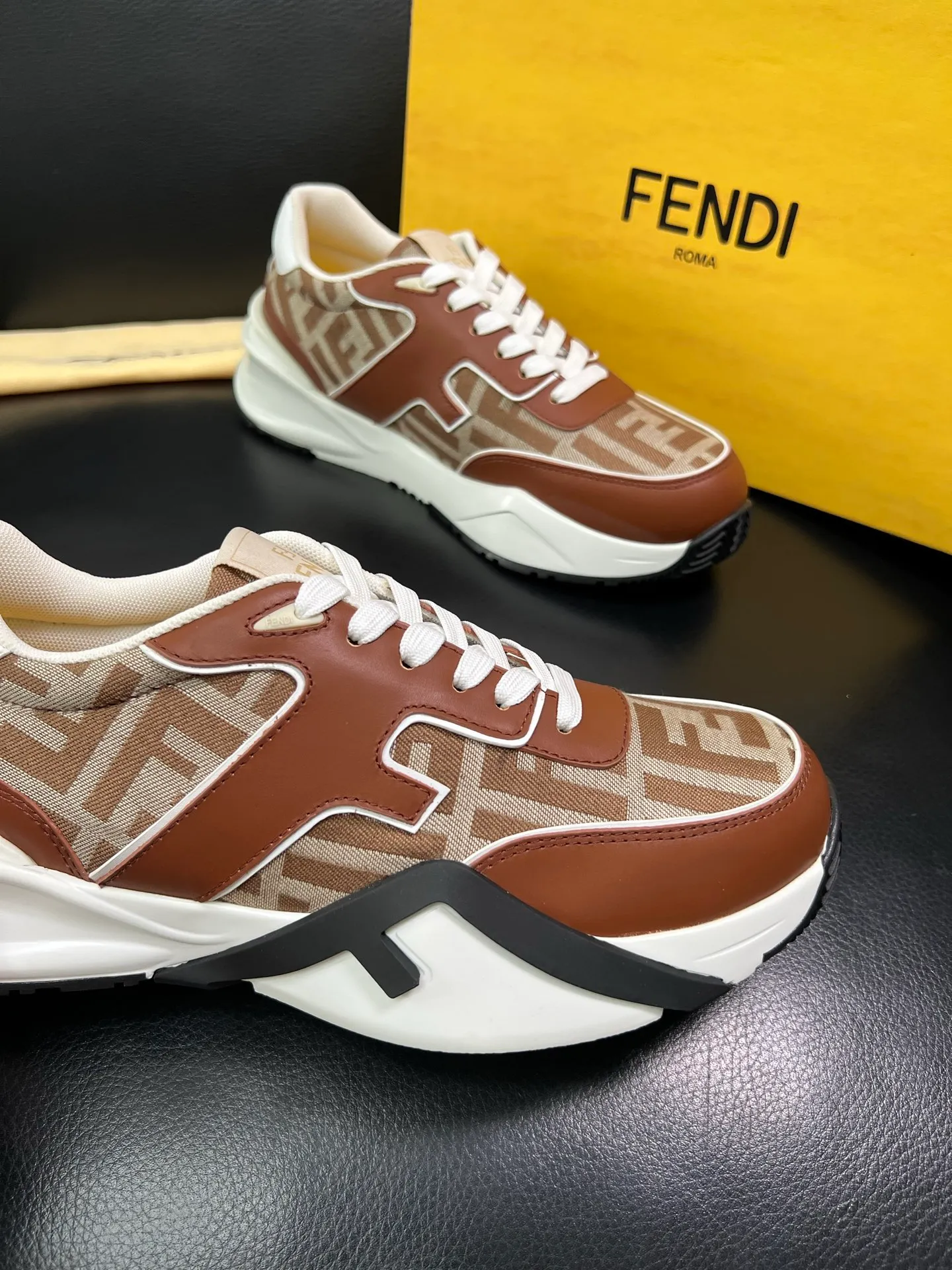 Men's shoes 💰840 FENDI top purchasing Fendi counters are equipped with the original factory, original fabrics imported from Italy, breathable and comfortable cowhide lining, soles: original soles specially provided by the original factory are super comfortable, original factory orders 🔍high quality, you can enter and exit the counter at will, welcome to compare, code number 39-44 (customized 38-45) 85856